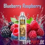 Una miscela dolce e saporita di mirtilli e lamponi del Randm Tornado 7000, evidenziata da schizzi d'acqua e colori vivaci.